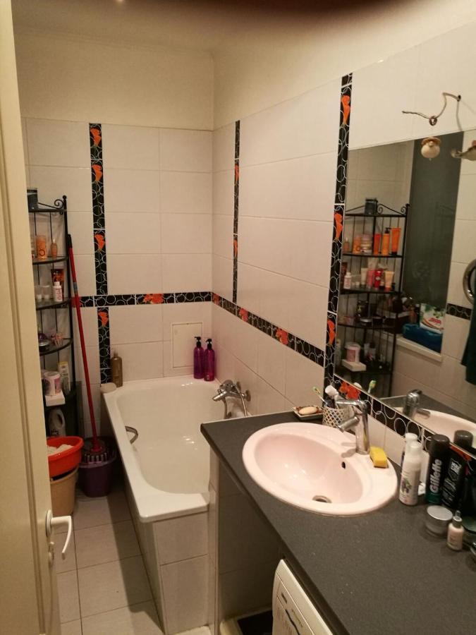 Cozy Apartment In Good Location! Riga Exterior photo